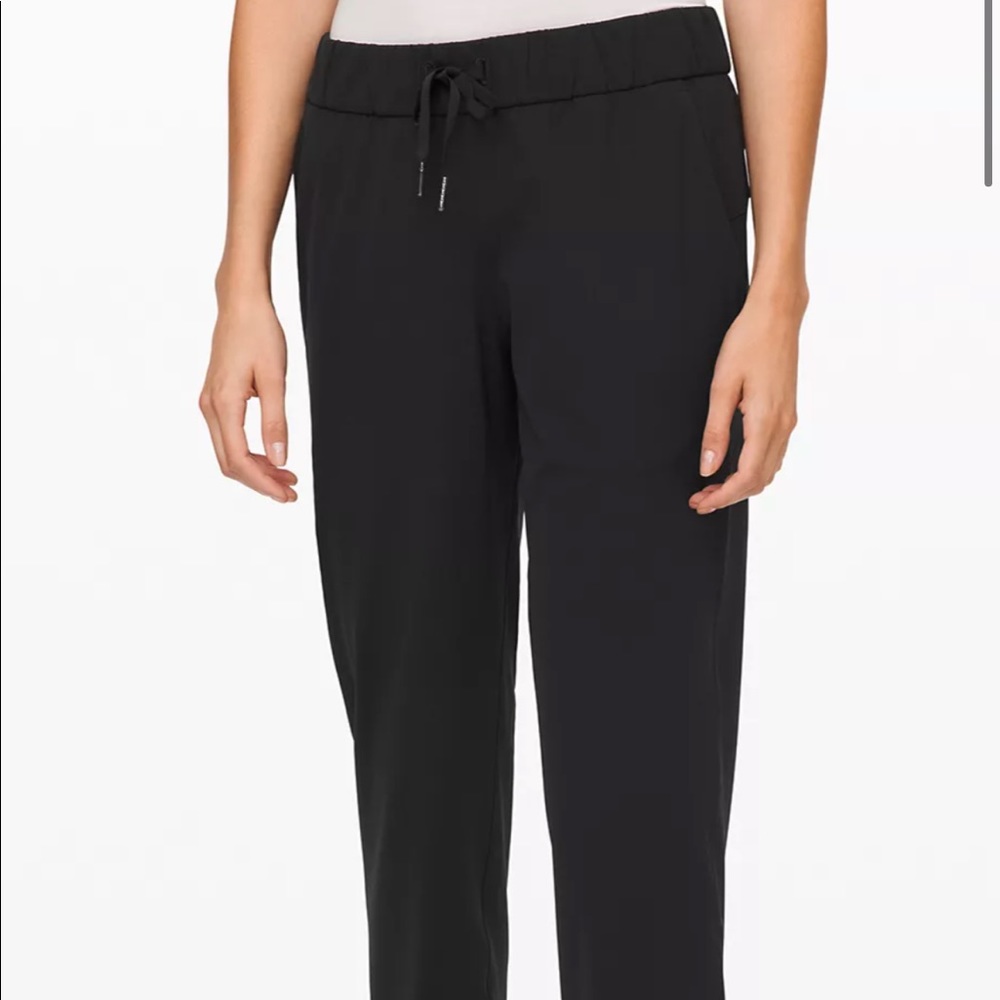 LULULEMON ON THE FLY JOGGER PANTS SIZE 4